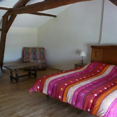 Camping Accueillant, Animaux Ok - 12 Pers. - Api-1-52-2263 *