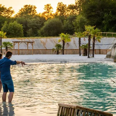 Accueillant, Animaux Ok - 12 Pers. - Api-1-52-2263 Camping